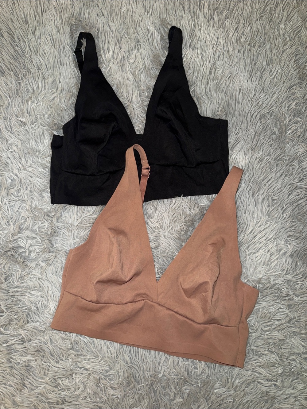 Auden V-Neck Bralettes - Black and Mauve